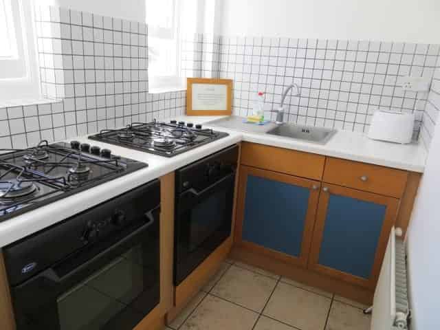 Exterior?w=400&h=260&fit=crop&q=40&auto=format&trim=auto