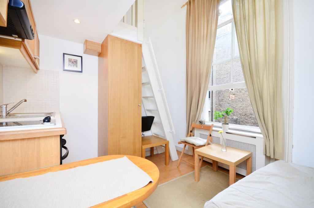 Fairholme Road W14, London - London, England, United Kingdom - 1 Bed 1 Bath-5 - Bedroom