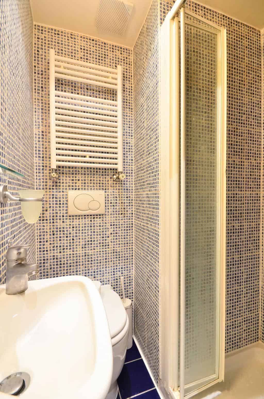 Fairholme Road W14, London - London, England, United Kingdom - 1 Bed 1 Bath- 2 - Bathroom