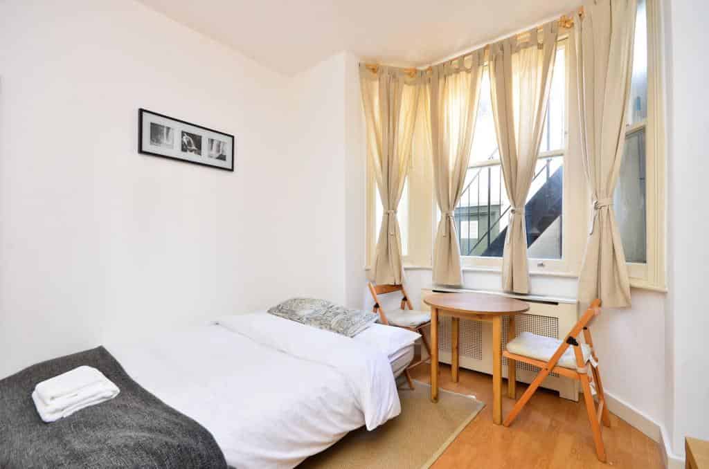 Fairholme Road W14, London - London, England, United Kingdom - 1 Bed 1 Bath- 2 - Bedroom