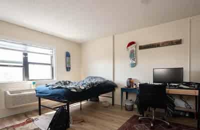 Common Area?w=400&h=260&fit=crop&q=40&auto=format&trim=auto