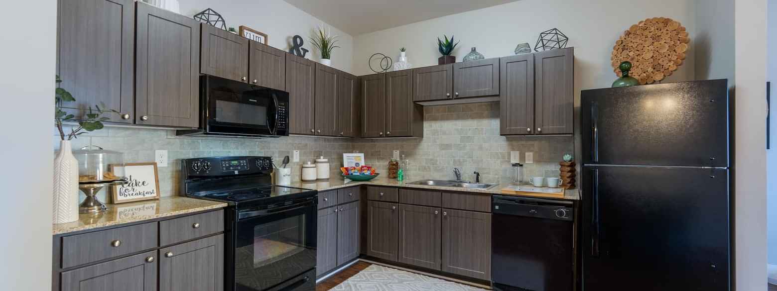 Yugo Charlotte College Downs, Charlotte - Charlotte, North Carolina, United States - Kitchen