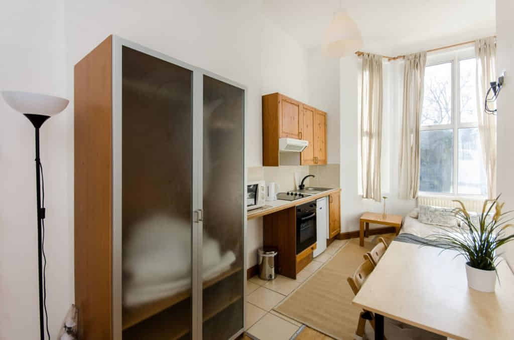 Exterior?w=400&h=260&fit=crop&q=40&auto=format&trim=auto