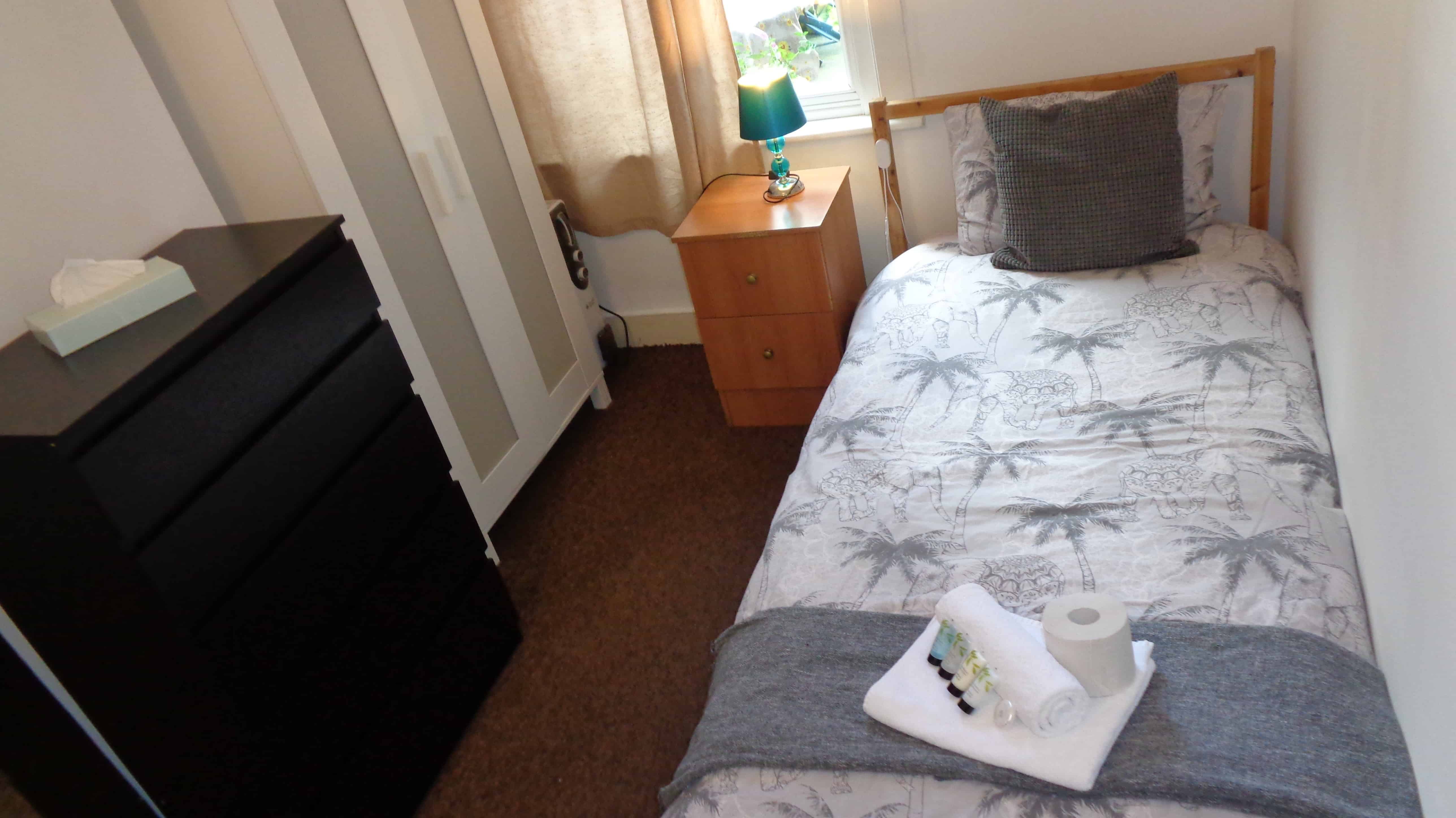 St Erkenwald Road IG11, London - London, England, United Kingdom - 5 Bedrooms 2 Bathrooms Apartment 1 - Bedroom