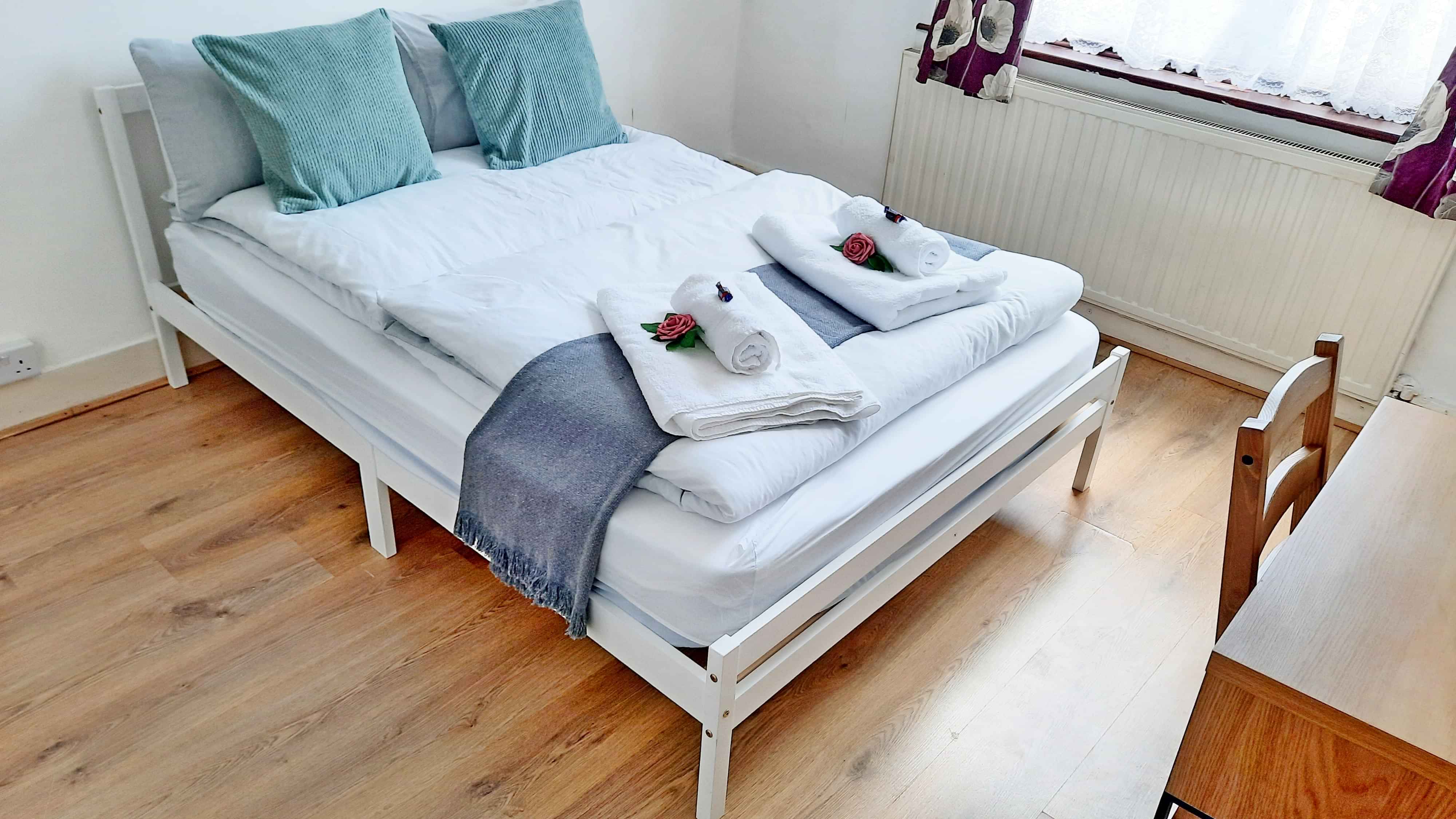 Lyndhurst Gardens IG11, London - London, England, United Kingdom - 2 Bedrooms 1 Bathroom Apartment - Bedroom