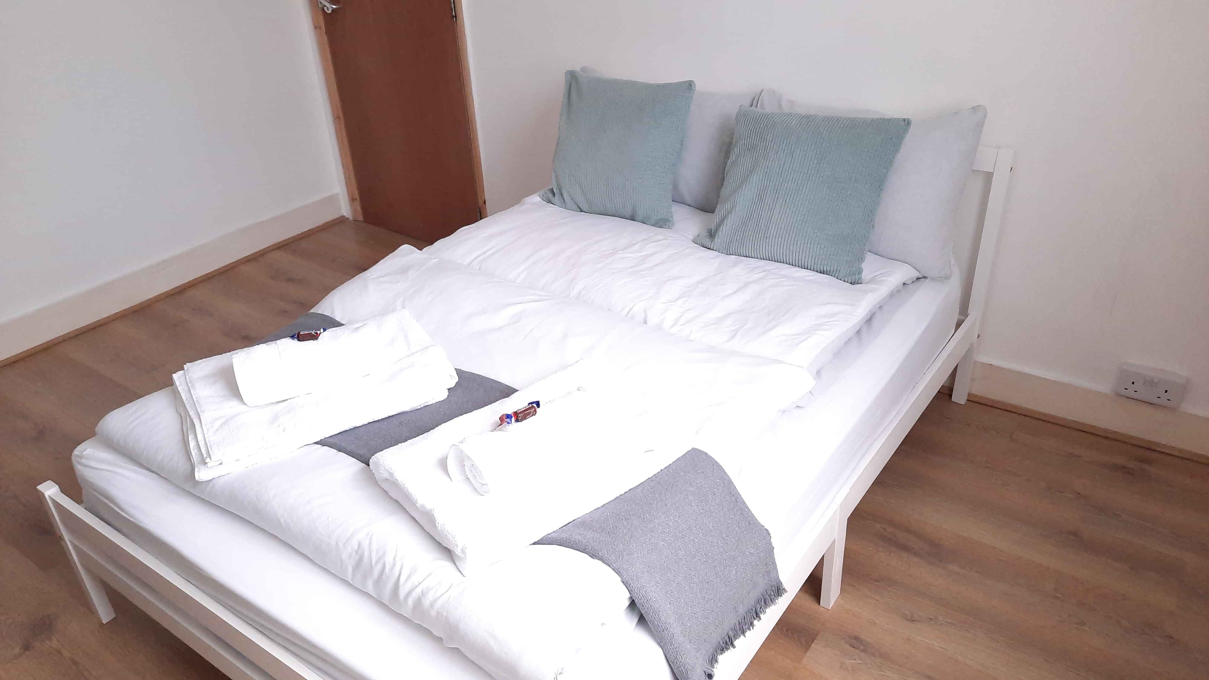 Lyndhurst Gardens IG11, London - London, England, United Kingdom - 2 Bedrooms 1 Bathroom Apartment - Bedroom