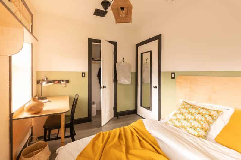 Common Area?w=400&h=260&fit=crop&q=40&auto=format&trim=auto