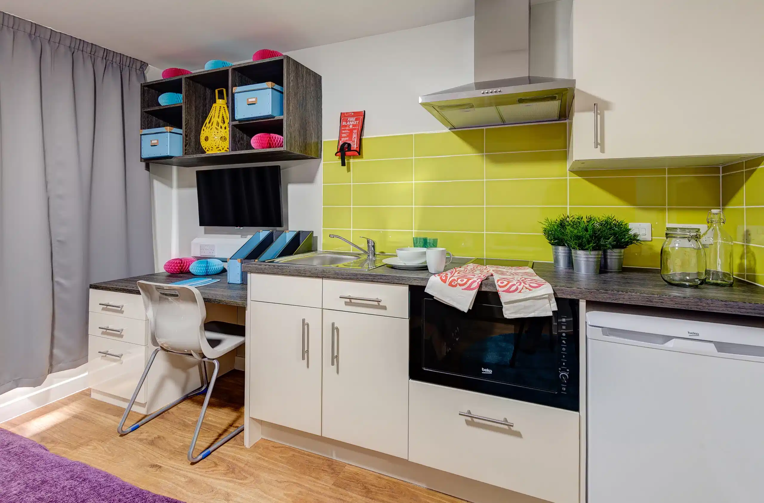 Common Area?w=400&h=260&fit=crop&q=40&auto=format&trim=auto