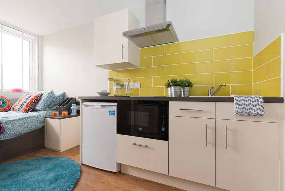 Common Area?w=400&h=260&fit=crop&q=40&auto=format&trim=auto