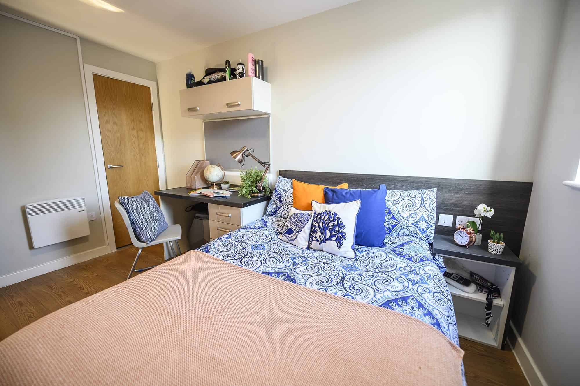 Amenities?w=400&h=260&fit=crop&q=40&auto=format&trim=auto