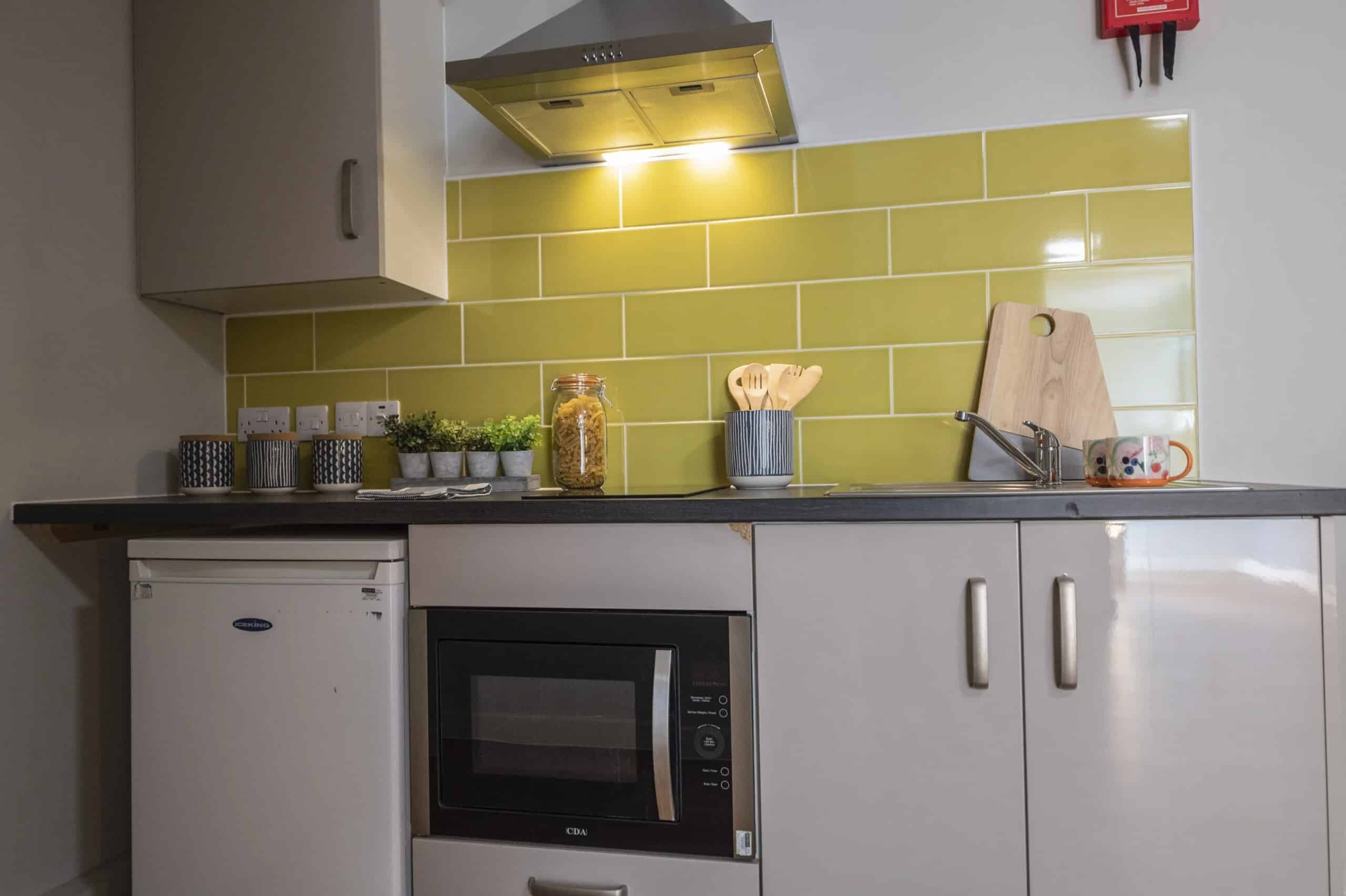 Amenities?w=400&h=260&fit=crop&q=40&auto=format&trim=auto