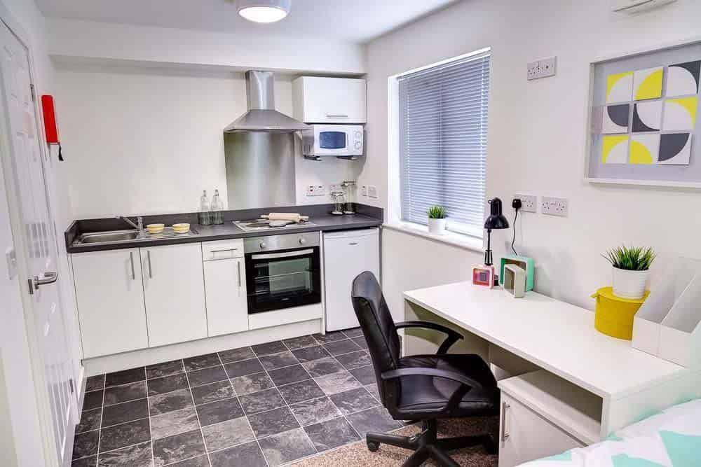 Exterior?w=400&h=260&fit=crop&q=40&auto=format&trim=auto