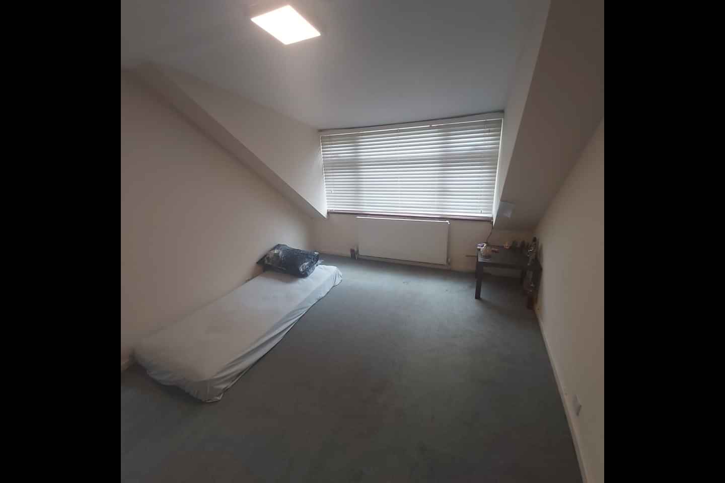 Common Area?w=400&h=260&fit=crop&q=40&auto=format&trim=auto