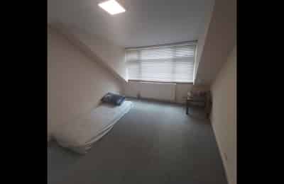 Common Area?w=400&h=260&fit=crop&q=40&auto=format&trim=auto