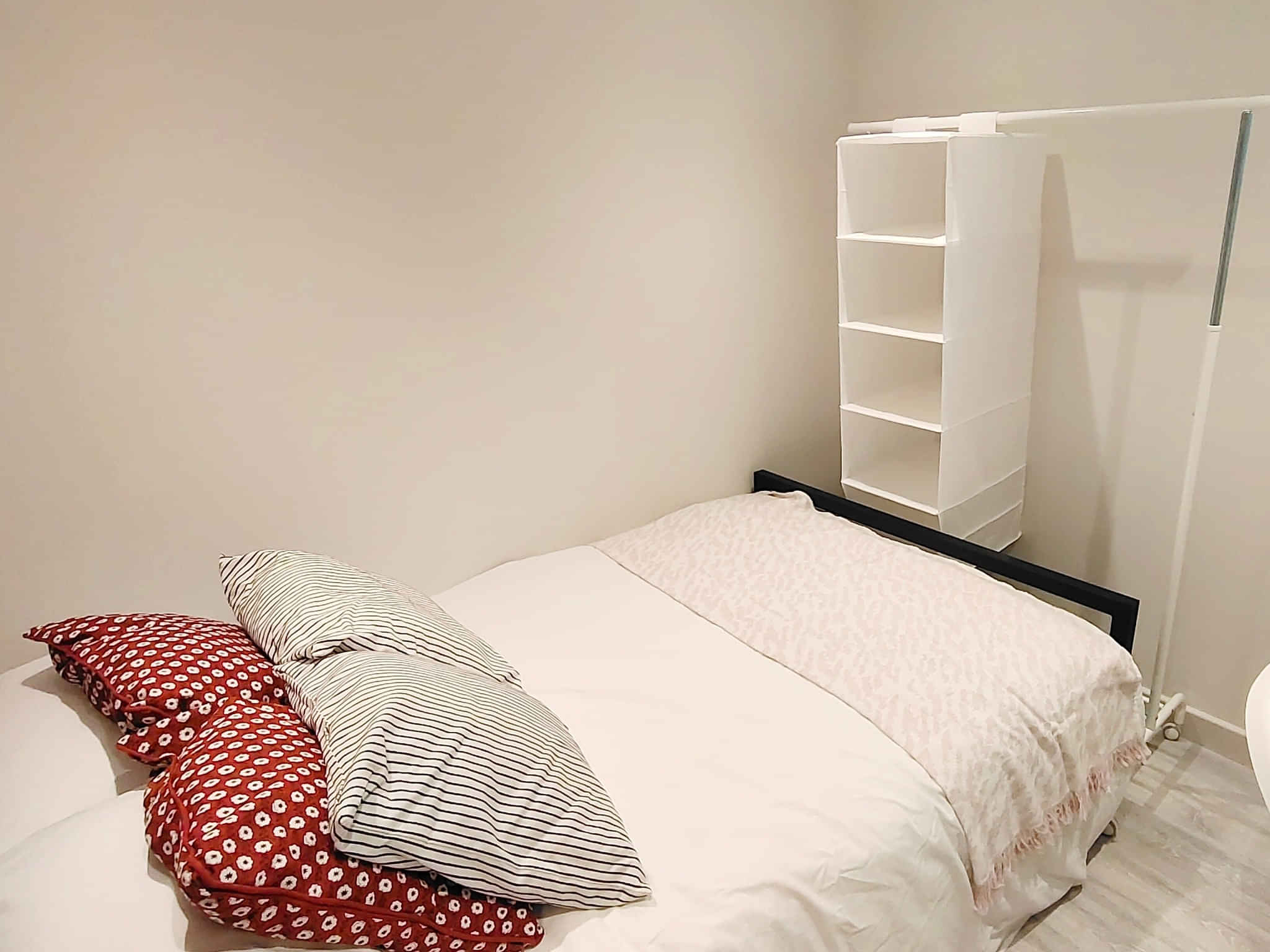 Addison Gardens W14, London - London, England, United Kingdom - 1 Bedroom 1 Bathroom - Bedroom