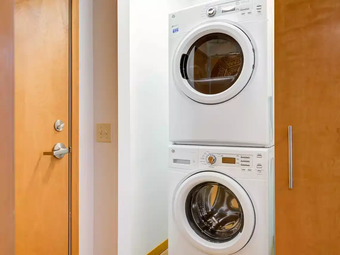 Yugo Madison Lux, Madison - Madison, Wisconsin, United States - Amenities