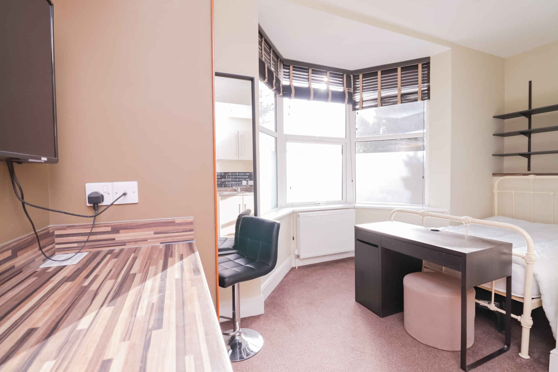 Bedroom 4 - Bathroom?w=400&h=260&fit=crop&q=40&auto=format&trim=auto