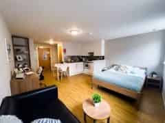 Exterior?w=400&h=260&fit=crop&q=40&auto=format&trim=auto