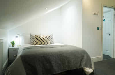 Room in a 6 Bedroom Apartment, 258 West Parade, Lincoln LN1 1LY - Lincoln, England, United Kingdom - 6 Bedroom 2 Bathroom Apartment - 3 - Bedroom