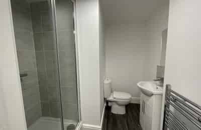 Room in a 5 Bedroom Apartment, 1 Mount Street, Lincoln LN1 3JE - Lincoln, England, United Kingdom - 5 Bedroom 2 Bathroom Apartment - Bathroom