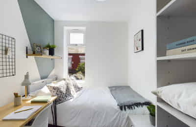 Room in a 4 Bedroom Apartment, 75 West Parade, Lincoln LN1 1QL - Lincoln, England, United Kingdom - 4 Bedroom 1 Bathroom Apartment - Bedroom
