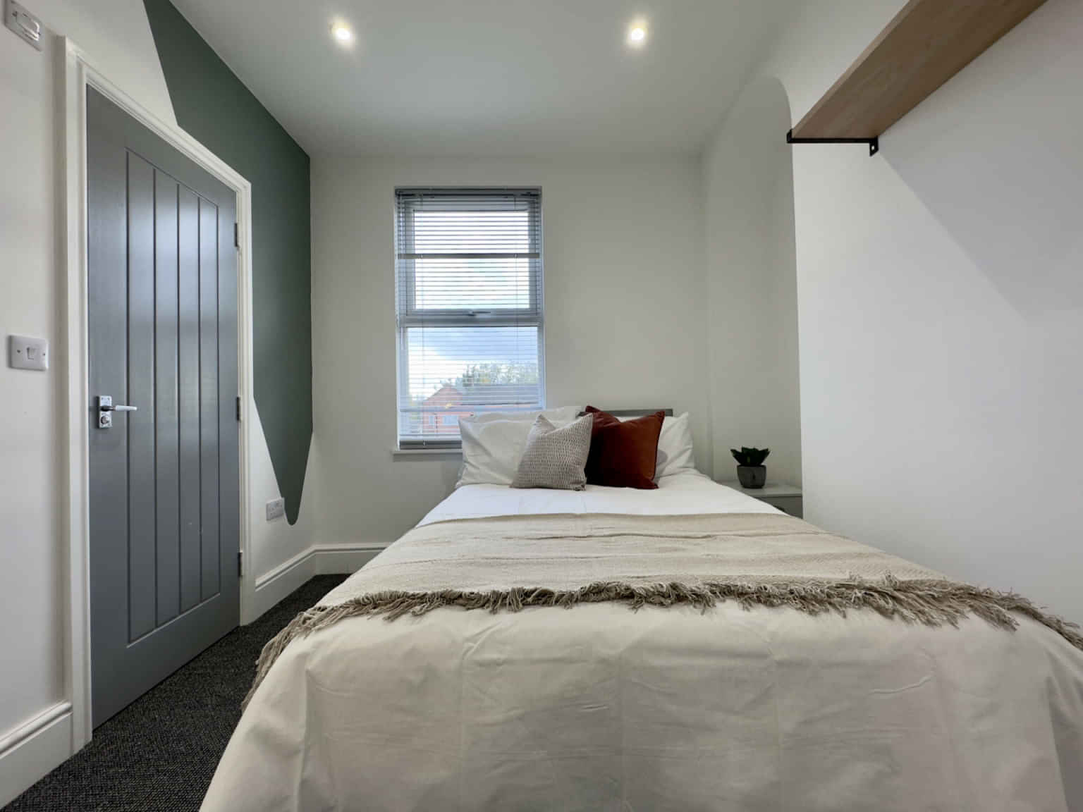 Common Area?w=400&h=260&fit=crop&q=40&auto=format&trim=auto