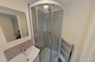 1 Bedroom 1 Bathroom 1 - Kitchen?w=400&h=260&fit=crop&q=40&auto=format&trim=auto