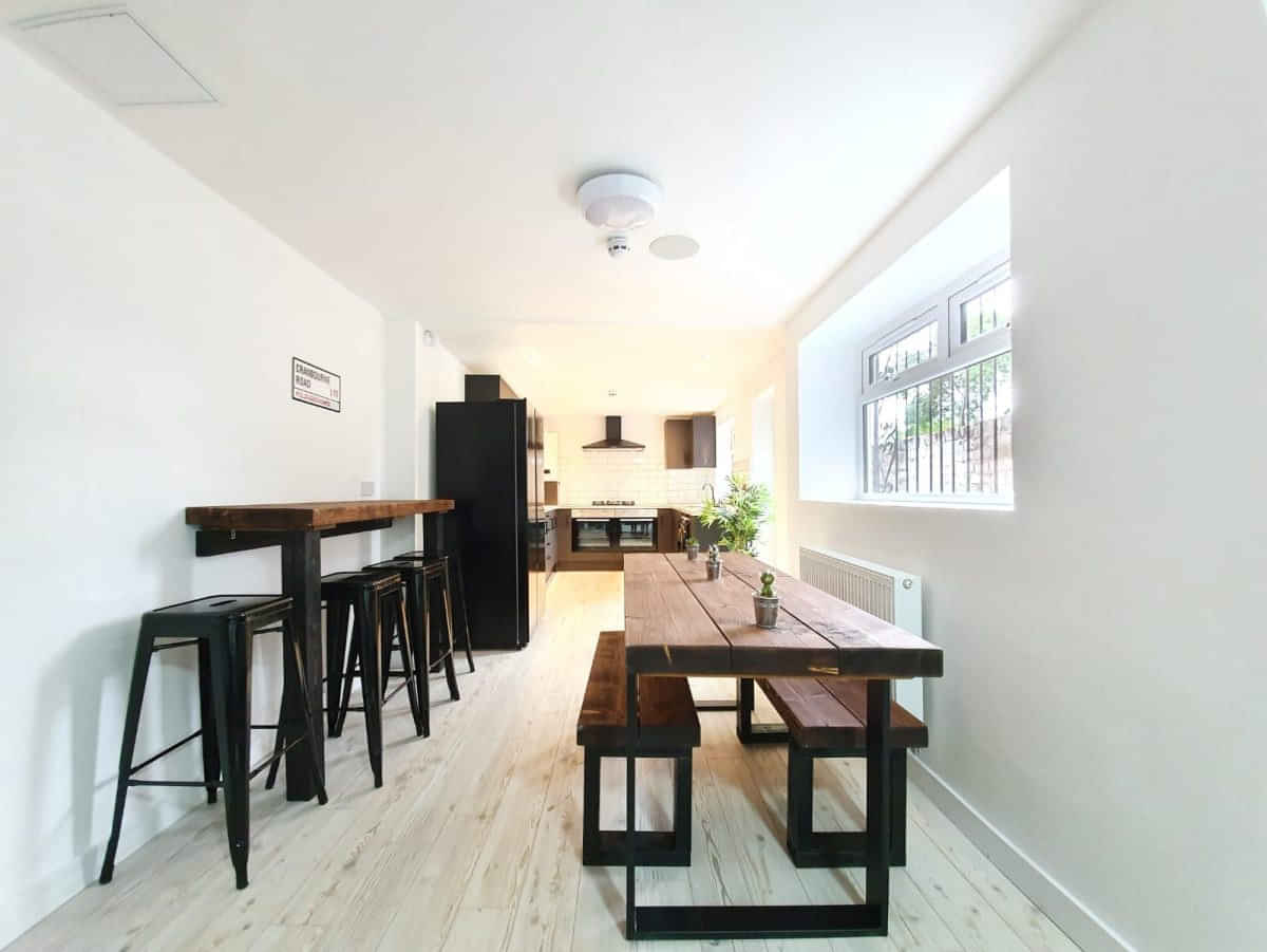 Room in a 7 Bedroom Apartment, 103 Cranborne Rd, Liverpool L15 2HY - Liverpool, England, United Kingdom - 7 Bedroom 2 Bathroom Apartment - 3 - Common Area