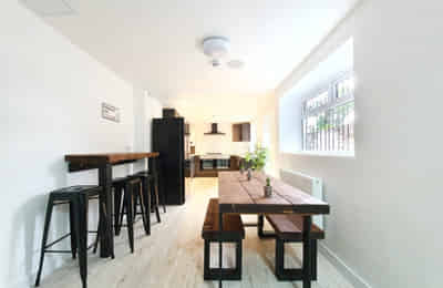 Room in a 7 Bedroom Apartment, 103 Cranborne Rd, Liverpool L15 2HY - Liverpool, England, United Kingdom - 7 Bedroom 2 Bathroom Apartment - 3 - Common Area