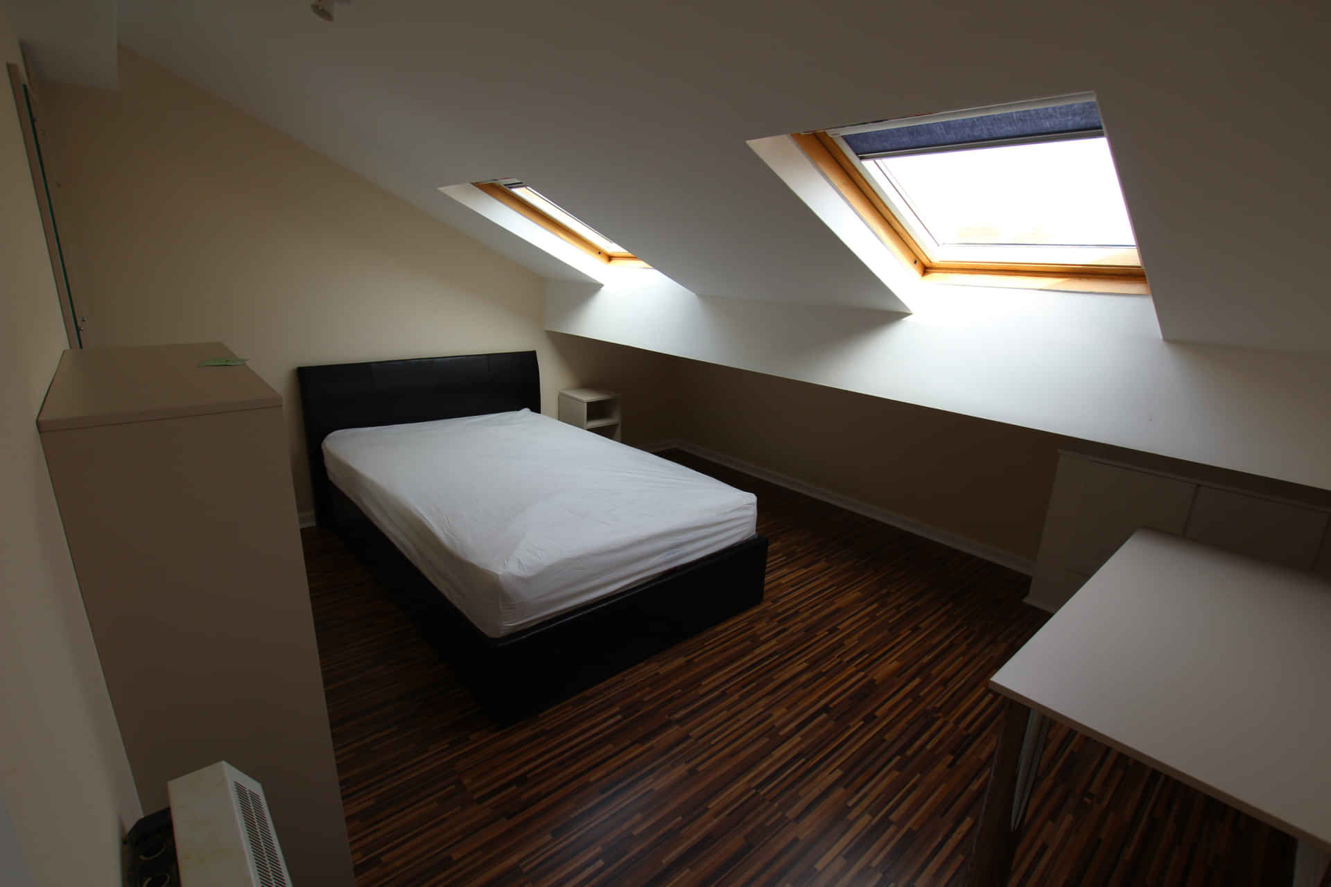 Room in a 5 Bedroom Apartment, 19 Driffield St, Manchester M14 7HZ - Manchester, England, United Kingdom - 5 Bedroom Apartment - Bedroom