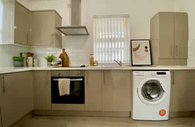 3 Bedrom 1 Bathroom Apartment - 1 - Bathroom?w=400&h=260&fit=crop&q=40&auto=format&trim=auto
