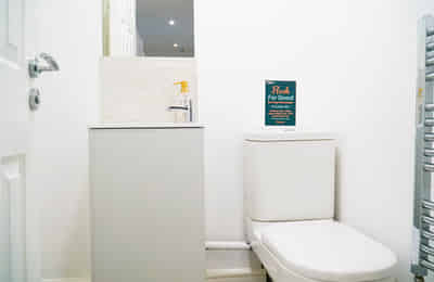 Room in a 4 Bedroom Apartment, 9 Saxony Rd, Liverpool L7 8RT - Liverpool, England, United Kingdom - 4 Bedroom 2 Bathroom Apartment - 1 - Bathroom