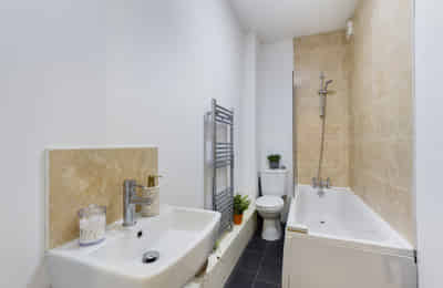 Room in a 5 Bedroom Apartment, 36 Brae St, Liverpool L7 2QQ - Liverpool, England, United Kingdom - 5 Bedroom 5 Bathroom Apartment - 2 - Bathroom