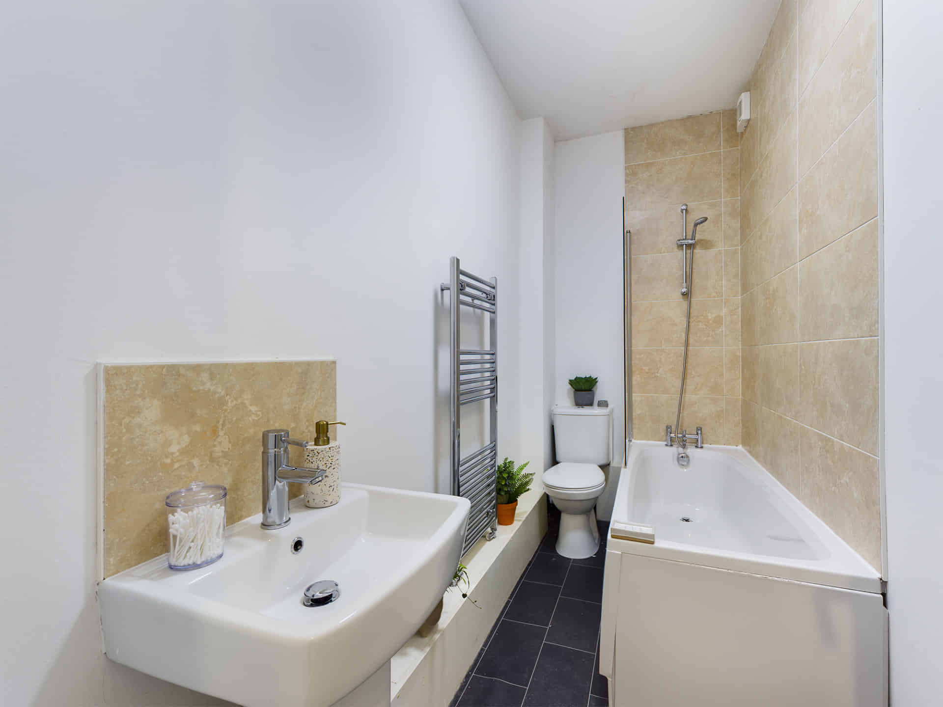 Room in a 5 Bedroom Apartment, 36 Brae St, Liverpool L7 2QQ - Liverpool, England, United Kingdom - 5 Bedroom 5 Bathroom Apartment - 1 - Bathroom
