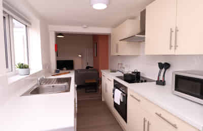 Room in a 4 Bedroom Apartment, 77 Saxony Rd, Liverpool L7 8RU - Liverpool, England, United Kingdom - 4 Bedroom 2 Bathroom Apartment - 1 - Kitchen