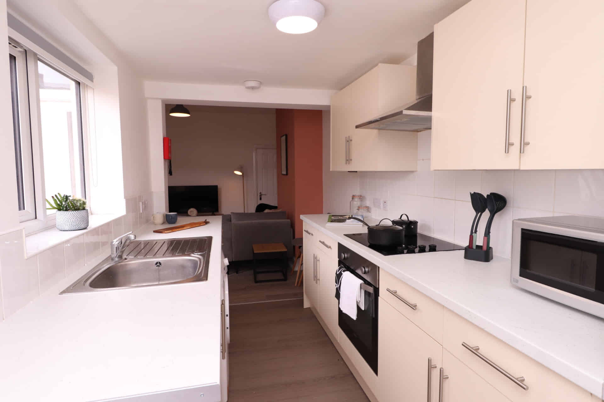 Room in a 4 Bedroom Apartment, 77 Saxony Rd, Liverpool L7 8RU - Liverpool, England, United Kingdom - 4 Bedroom 2 Bathroom Apartment - 2 - Kitchen