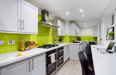Room in a 6 Bedroom Apartment, 146 Jubilee Dr, Liverpool L7 8SW - Liverpool, England, United Kingdom - 6 Bedroom 2 Bathroom Apartment - 1 - Kitchen