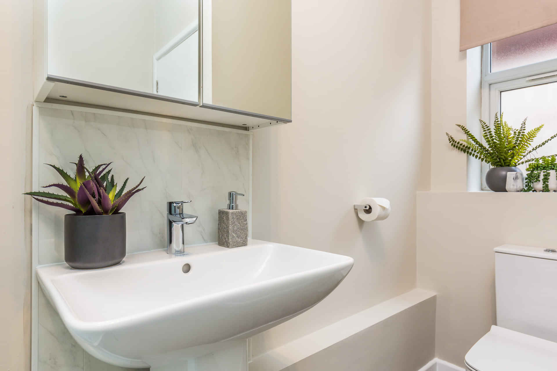 Room in a 5 Bedroom Apartment, 2 Monson St, Lincoln LN5 7SB - Lincoln, England, United Kingdom - 5 Bedroom 2 Bathroom Apartment - 1 - Bathroom