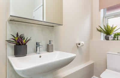 Room in a 5 Bedroom Apartment, 2 Monson St, Lincoln LN5 7SB - Lincoln, England, United Kingdom - 5 Bedroom 2 Bathroom Apartment - 1 - Bathroom
