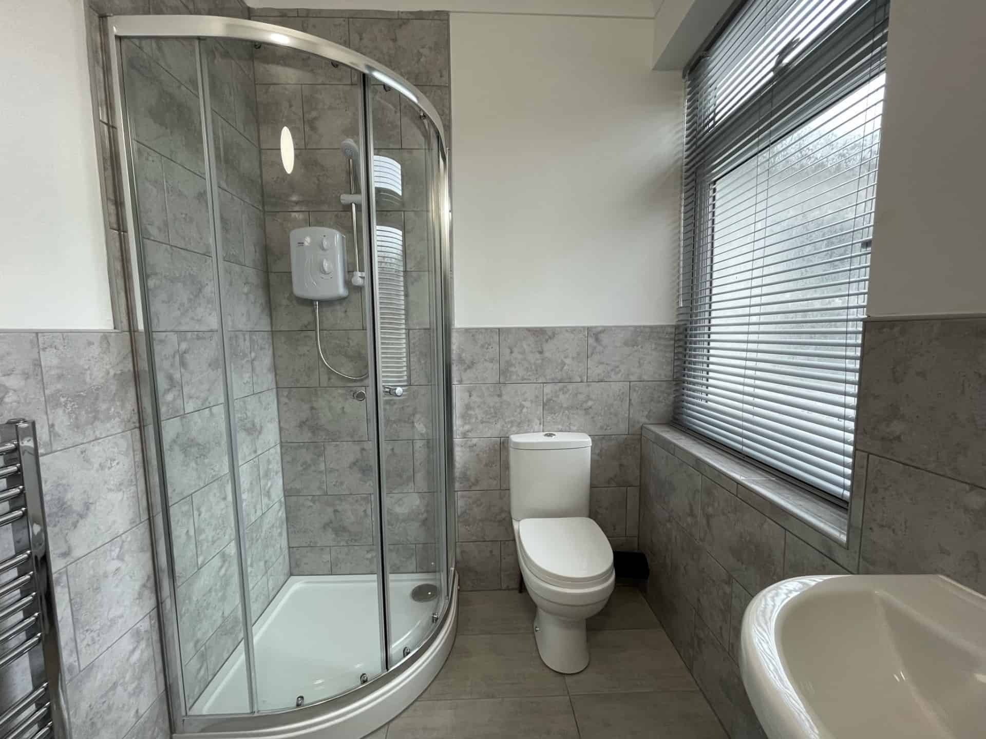 Room in a 2 Bedroom Apartment, 20 A Portland Street, Lincoln LN5 7JX - Lincoln, England, United Kingdom - 2 Bedroom 2 Bathroom Apartment - 2 - Bathroom