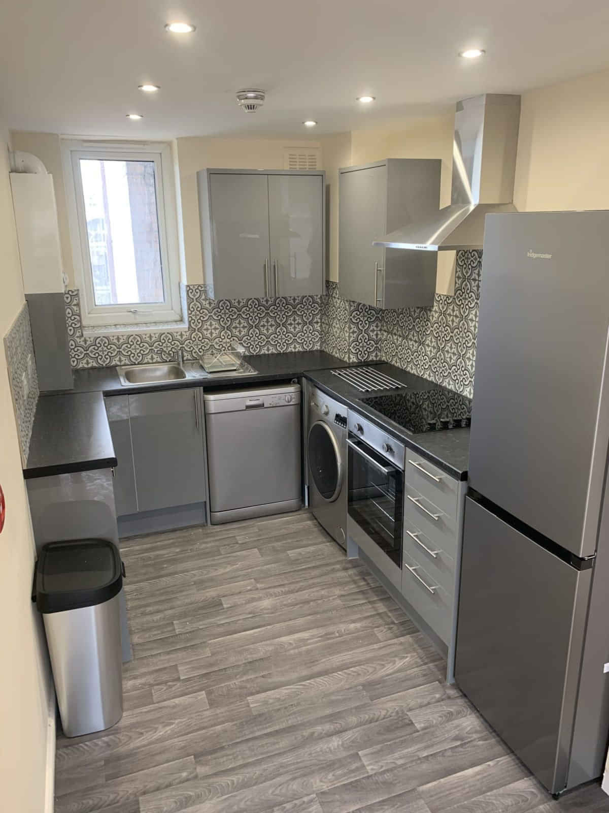 Room in a 3 Bedroom Apartment, 14 Minster Ct, Liverpool L7 3QB - Liverpool, England, United Kingdom - 3 Bedroom 1 Bathroom Apartment - 3 - Kitchen