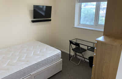3 Bedroom 1 Bathroom Apartment - 3 - Kitchen?w=400&h=260&fit=crop&q=40&auto=format&trim=auto