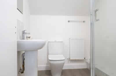 Room in a 8 Bedroom Apartment, 72 Ruskin Ave, Manchester M14 4DG - Manchester, England, United Kingdom - 8 Bedroom 2 Bathroom Apartment - 1 - Bathroom