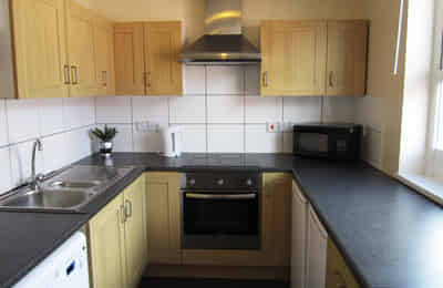 2 Bedroom 1 Bathroom Apartment - 1 - Bedroom?w=400&h=260&fit=crop&q=40&auto=format&trim=auto