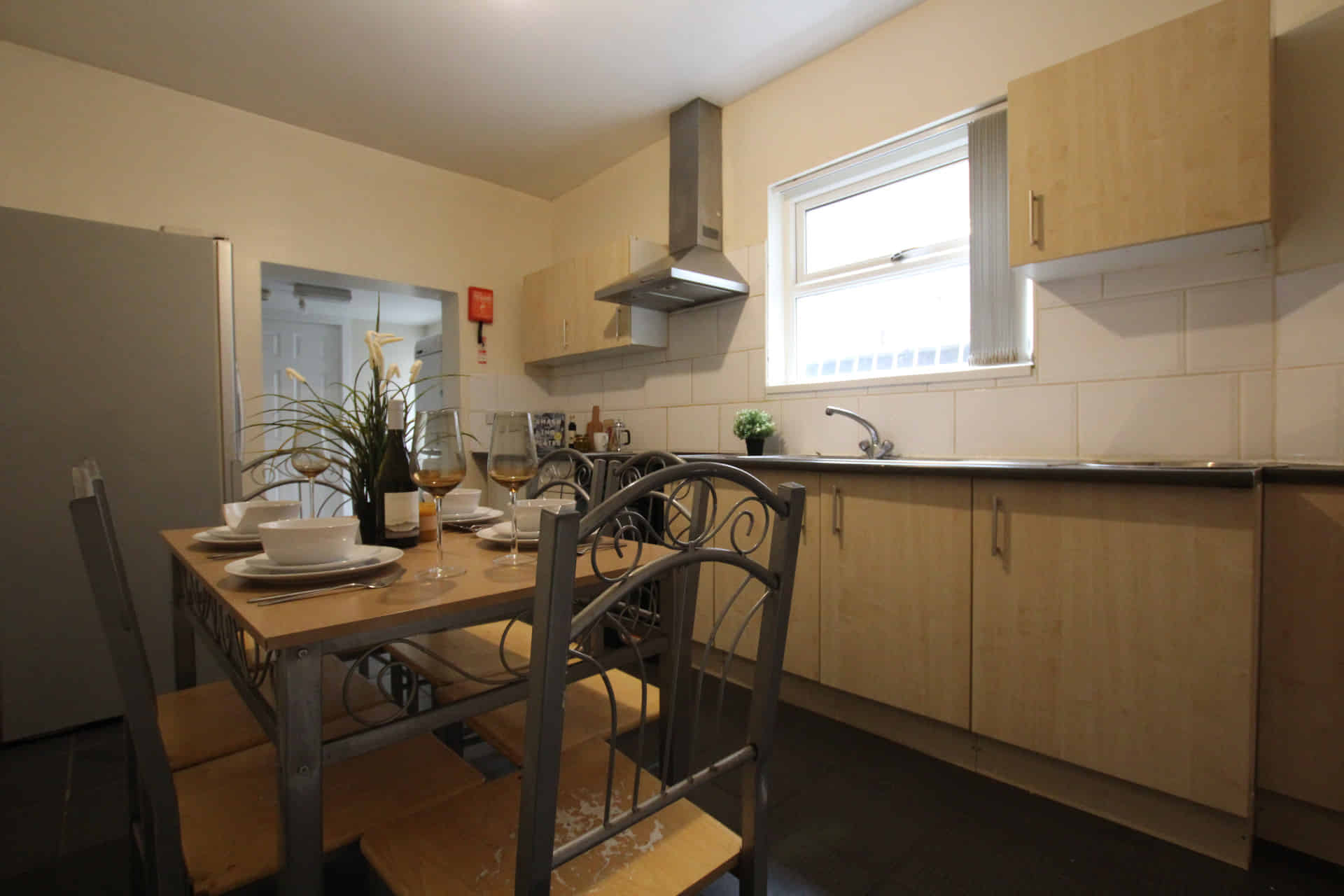 Room in a 6 Bedroom Apartment, 15 Ruskin Ave, Manchester M14 4DP - Manchester, England, United Kingdom - 6 Bedroom 2 Bathroom Apartment - 1 - Kitchen