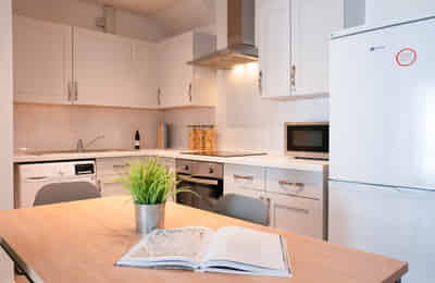Room in a 5 Bedroom Apartment, 331 Dickenson Rd, Manchester M13 0NR - Manchester, England, United Kingdom - 5 Bedroom 1 Bathroom Apartment - 1 - Kitchen