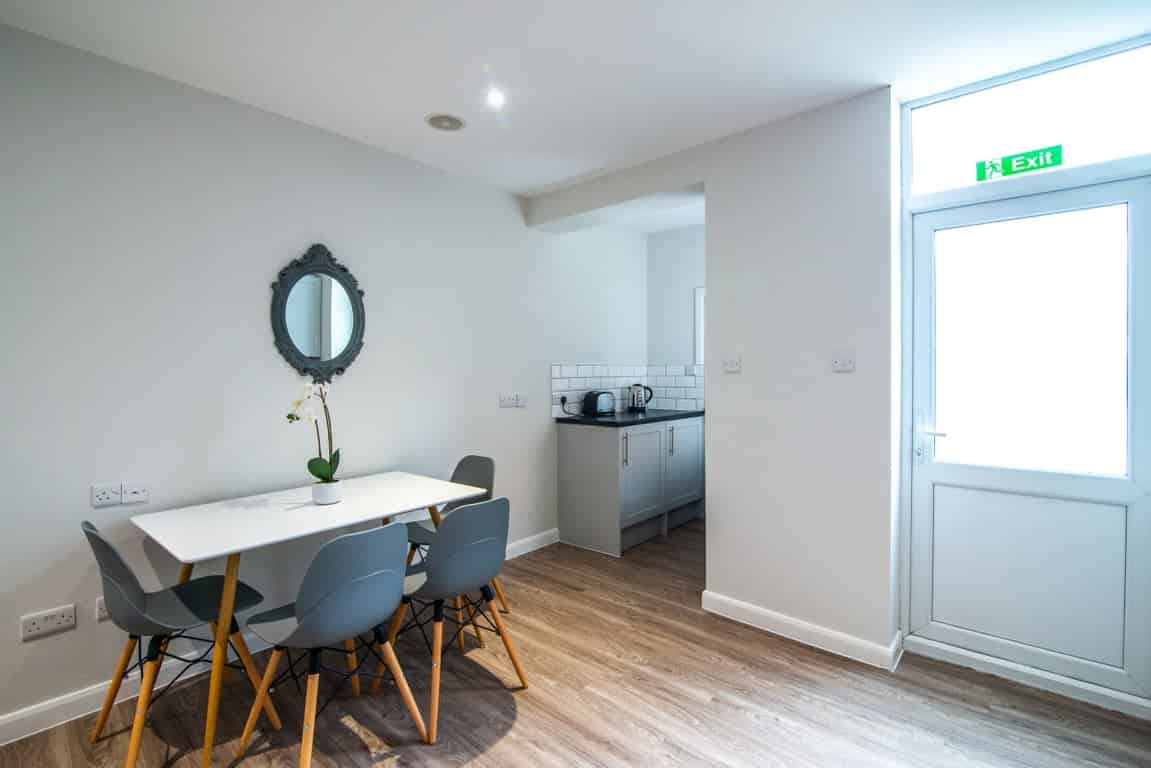 Room in a 4 Bedroom Apartment, 18 Cauldon Road, Stoke-on-Trent ST4 2ED - Stoke-on-Trent, England, United Kingdom - Amenities