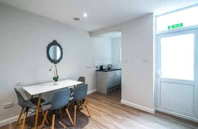 Room in a 4 Bedroom Apartment, 18 Cauldon Road, Stoke-on-Trent ST4 2ED - Stoke-on-Trent, England, United Kingdom - Amenities