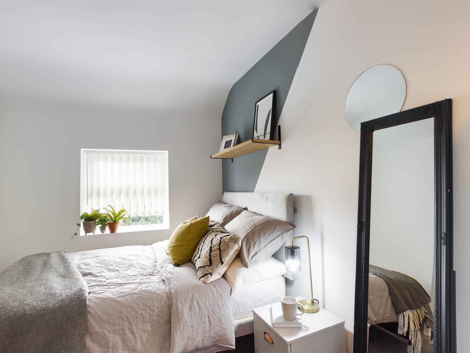 2 Bedroom 1 Bathroom Apartment - 1 - Kitchen?w=400&h=260&fit=crop&q=40&auto=format&trim=auto