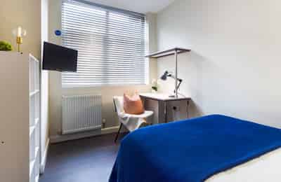 Room in a 4 Bedroom Apartment, 17 Carlton Road, Stoke-on-Trent ST4 2BG - Stoke-on-Trent, England, United Kingdom - 4 Bed Flat - Bedroom